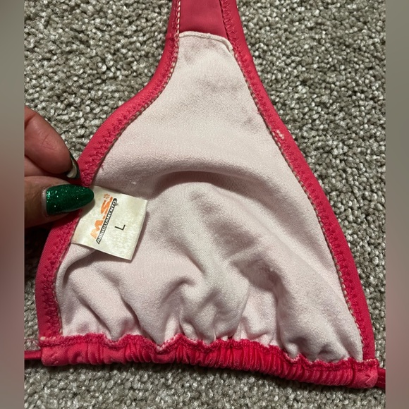Hot pink fuchsia string bikini, with embroidery on one side. Fits like sm-med. - Picture 5 of 6